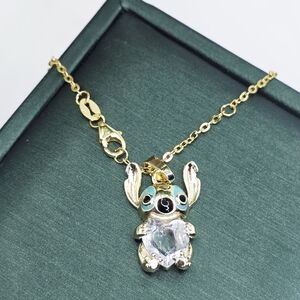 STITCH HEART PENDANT - Gold over s925 chain.